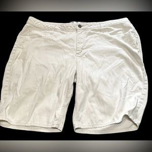 White khaki shorts Plus size